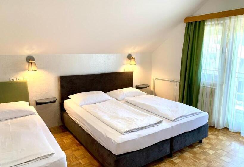 اتاق استاندارد چهارنفره با بالکن, Maj Inn