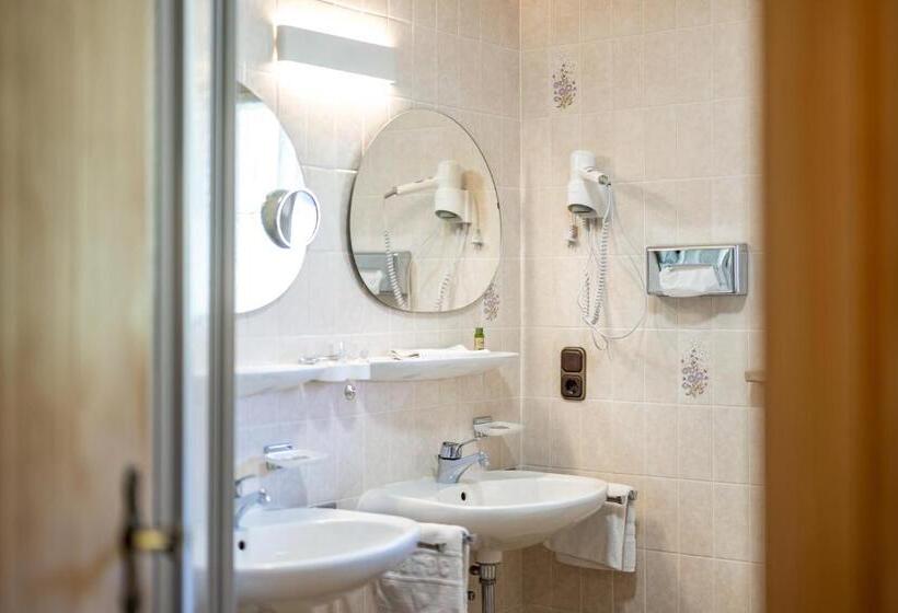 דירת שני חדרים, Haus Widdersteinblick