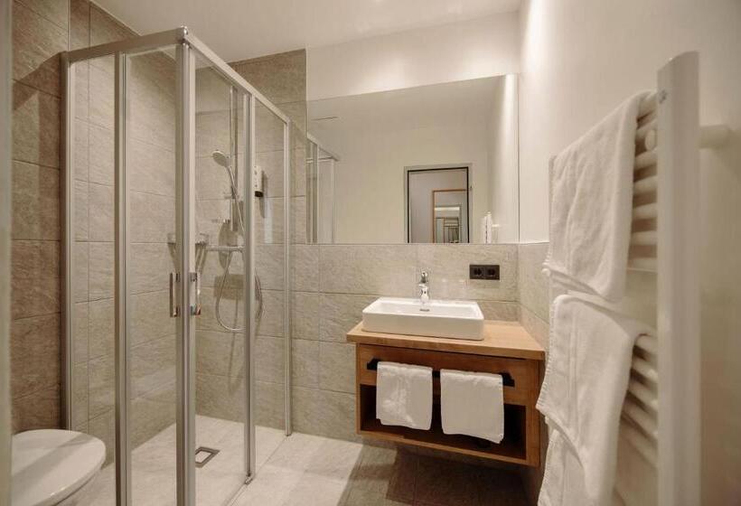 带阳台的三人标准间, Rohrmooser Schlössl