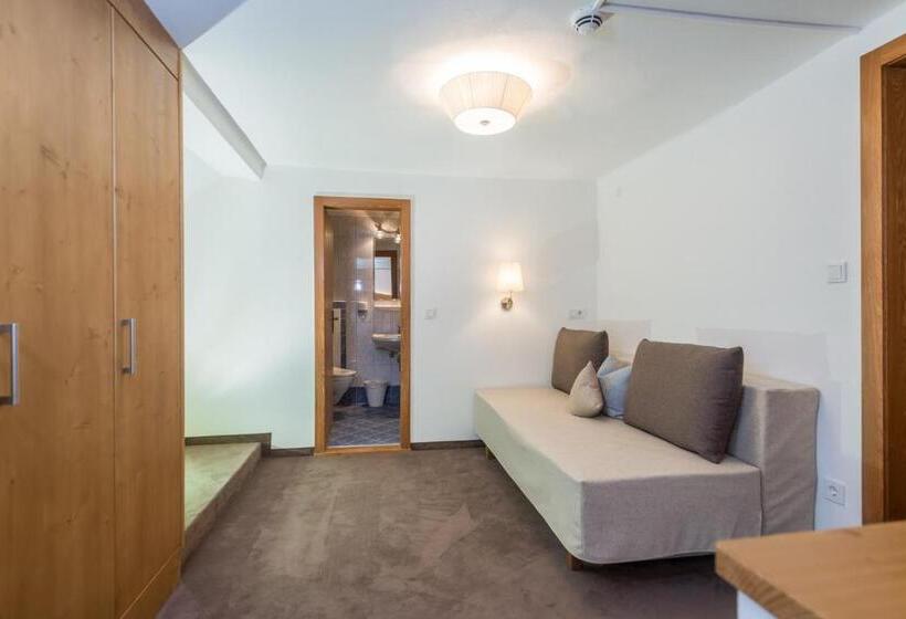 带阳台的三人标准间, Rohrmooser Schlössl