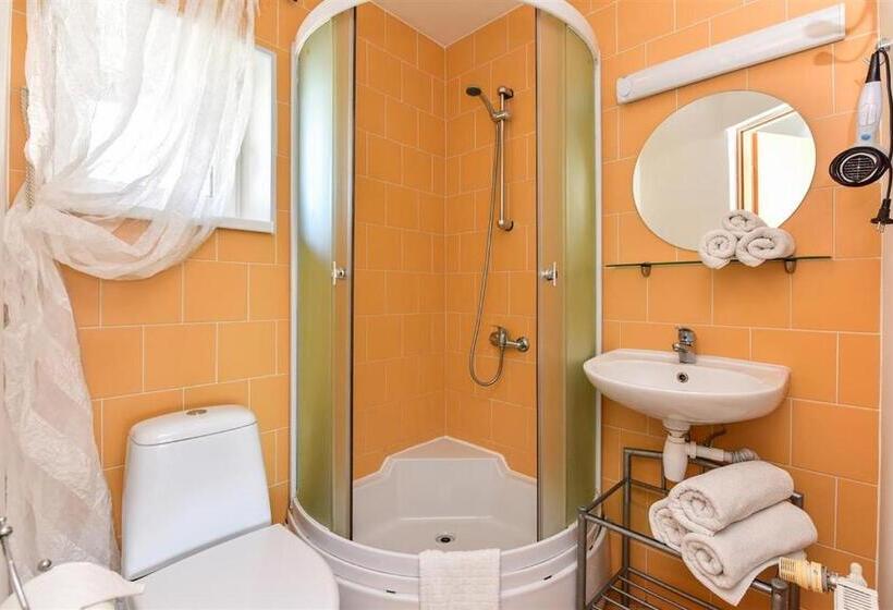 اتاق استاندارد سه نفره, Spicīte