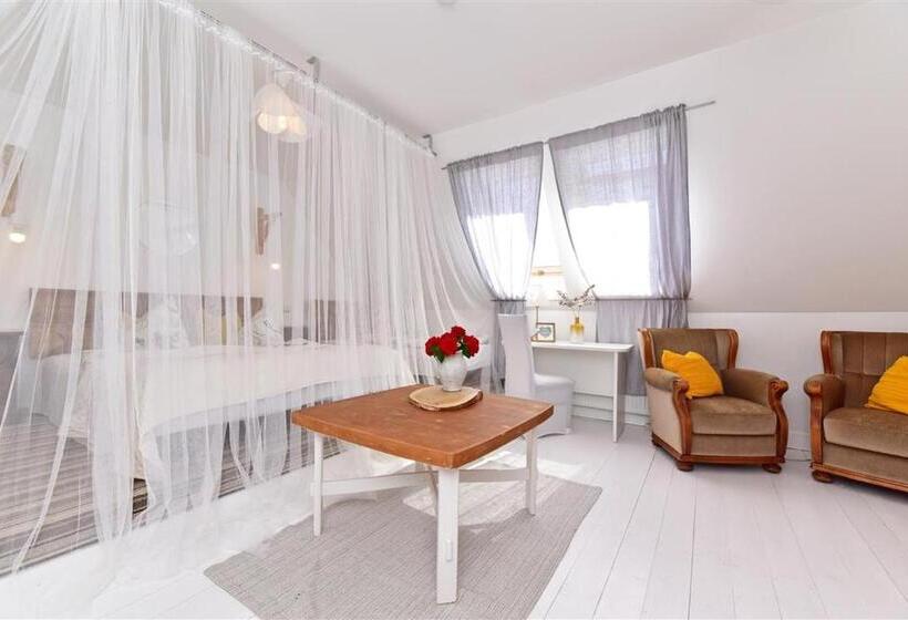 اتاق استاندارد چهار تخته, Spicīte