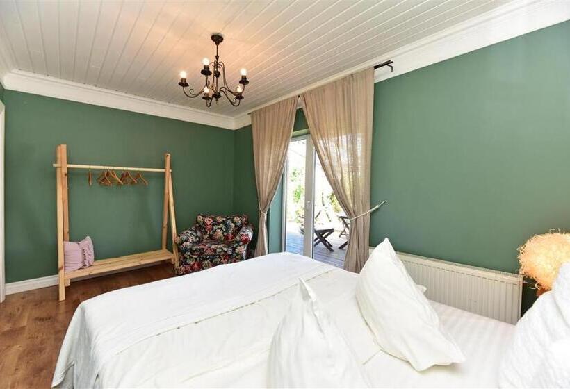 سوئیت جونیور با تراس, Spicīte