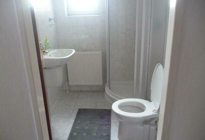 발코니가 있는 2 베드룸 아파트, Pension Pugner