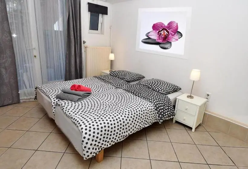 آپارتمان 1 خوابه, Pension Schier