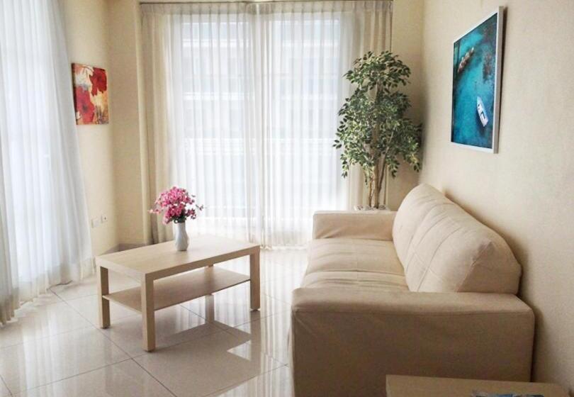 آپارتمان 1 خوابه, Shakey