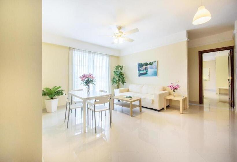 آپارتمان 2 خوابه, Shakey