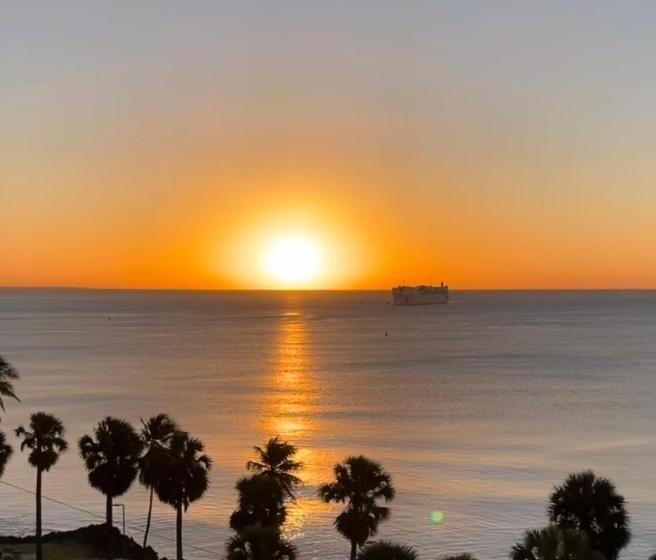 1 Bedroom Deluxe Apartment Sea View, Shakey