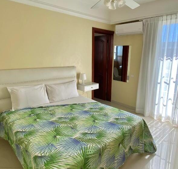 آپارتمان 2 خوابه, Shakey