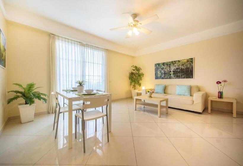 آپارتمان 2 خوابه با چشمانداز دریا, Shakey