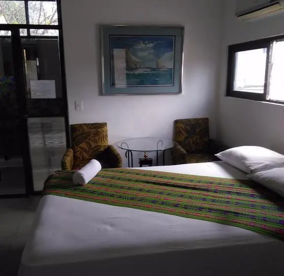 Basic-studio, Buenos Días Guest House