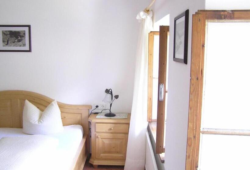 غرفة قياسية مزوَّدة بشُرفة, Fleckhof