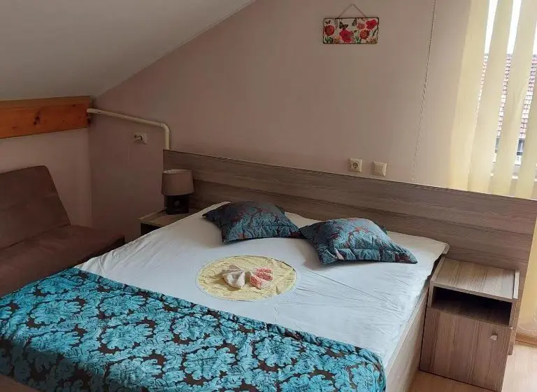 اتاق استاندارد سه نفره, Guest House Planinski Zdravets