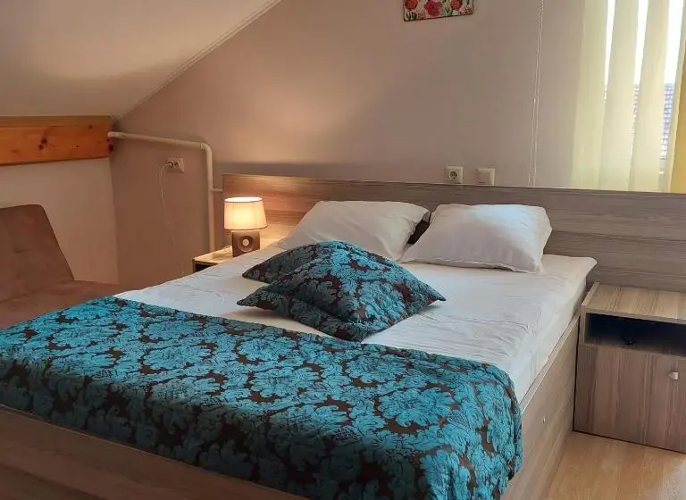 اتاق استاندارد سه نفره, Guest House Planinski Zdravets