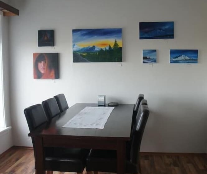 اتاق استاندارد یک تخته با سرویس بهداشتی مشترک, Hafnarnes