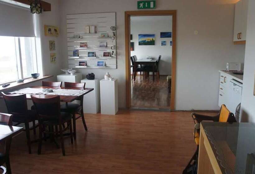 اتاق استاندارد یک تخته با سرویس بهداشتی مشترک, Hafnarnes