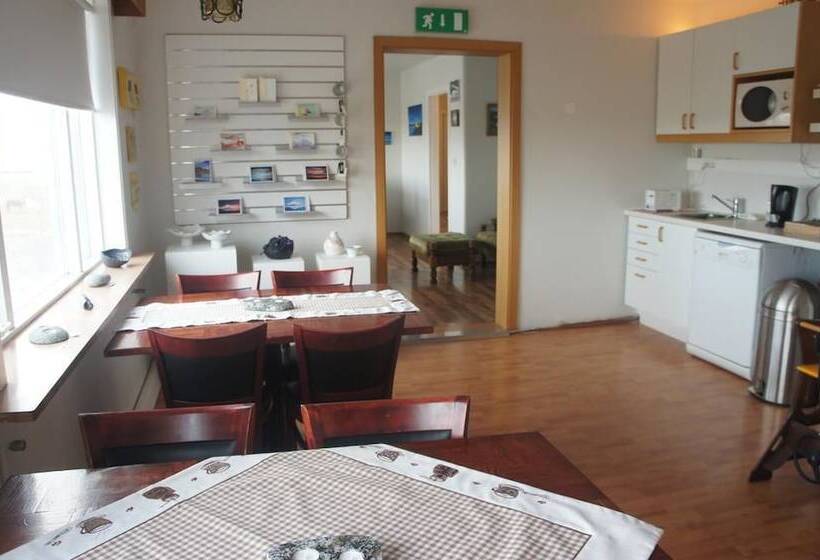 اتاق استاندارد یک تخته با سرویس بهداشتی مشترک, Hafnarnes