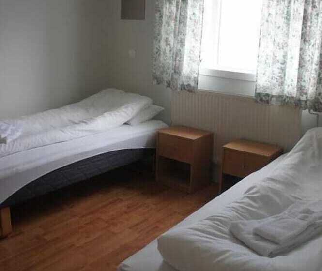 اتاق استاندارد سه تخته با سرویس بهداشتی مشترک, Hafnarnes