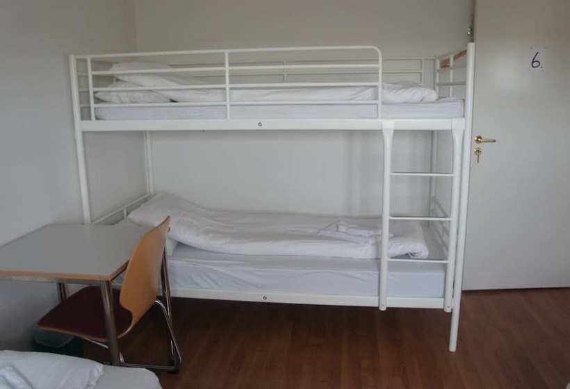 اتاق استاندارد چهارنفره با سرویس بهداشتی مشترک, Hafnarnes