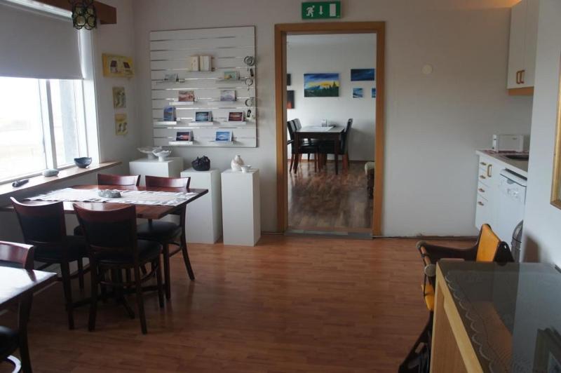 اتاق استاندارد یک تخته با سرویس بهداشتی مشترک, Hafnarnes