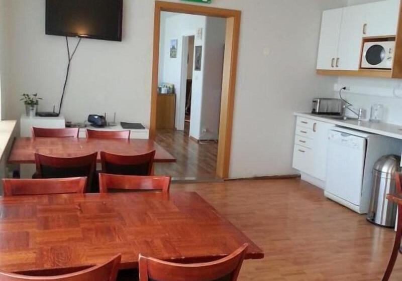 اتاق استاندارد یک تخته با سرویس بهداشتی مشترک, Hafnarnes