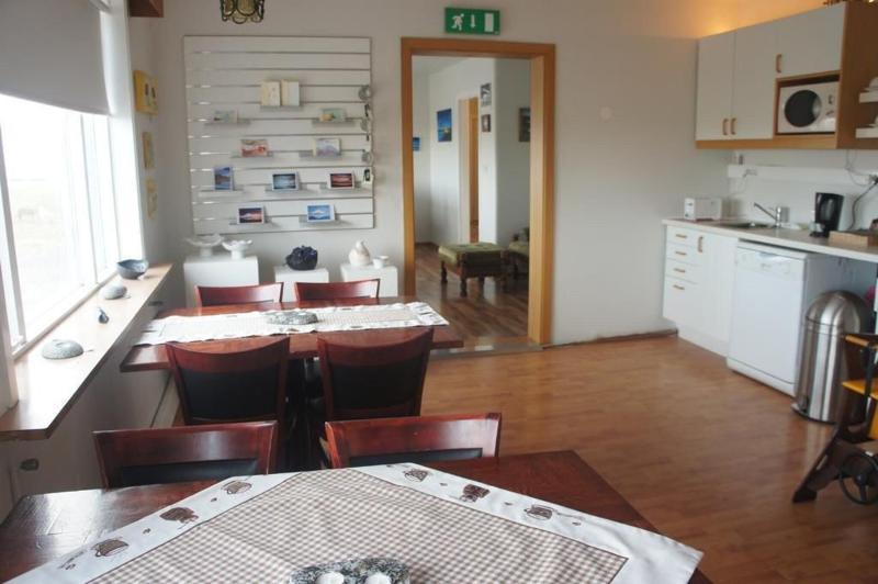 اتاق استاندارد یک تخته با سرویس بهداشتی مشترک, Hafnarnes