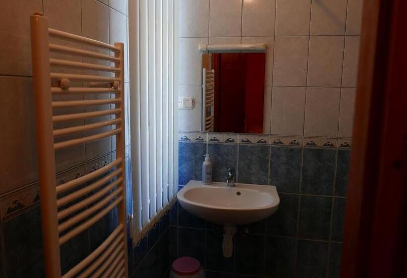 חדר סטנדרט לשלושה, Lipták Vendégház