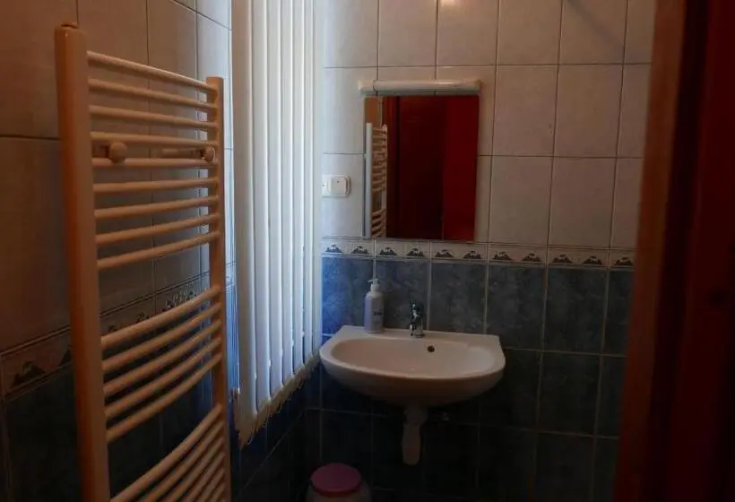 اتاق استاندارد سه نفره, Lipták Vendégház