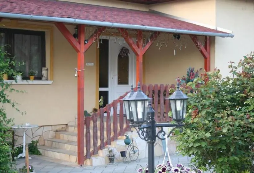 اتاق خانوادگی, Lipták Vendégház