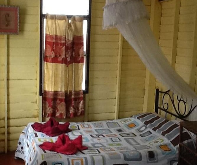 Quarto Triplo Estandar Banheiro Compartilhado, New Phiman Riverview Guesthouse
