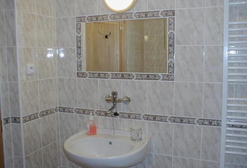 Номер Стандарт, Penzion A Restaurace Nad Hradem