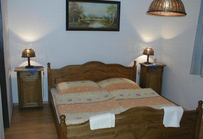 Номер Стандарт, Penzion A Restaurace Nad Hradem