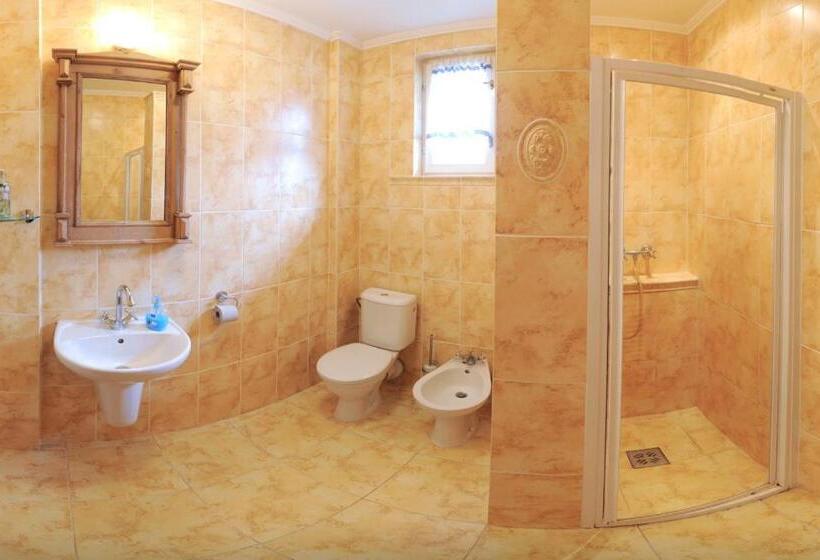 Люкс, Penzion A Restaurace Nad Hradem