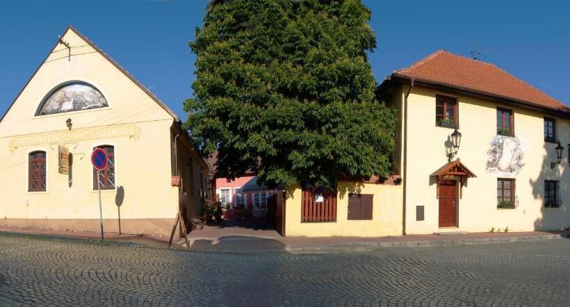 Семейное Студио, Penzion A Restaurace Nad Hradem