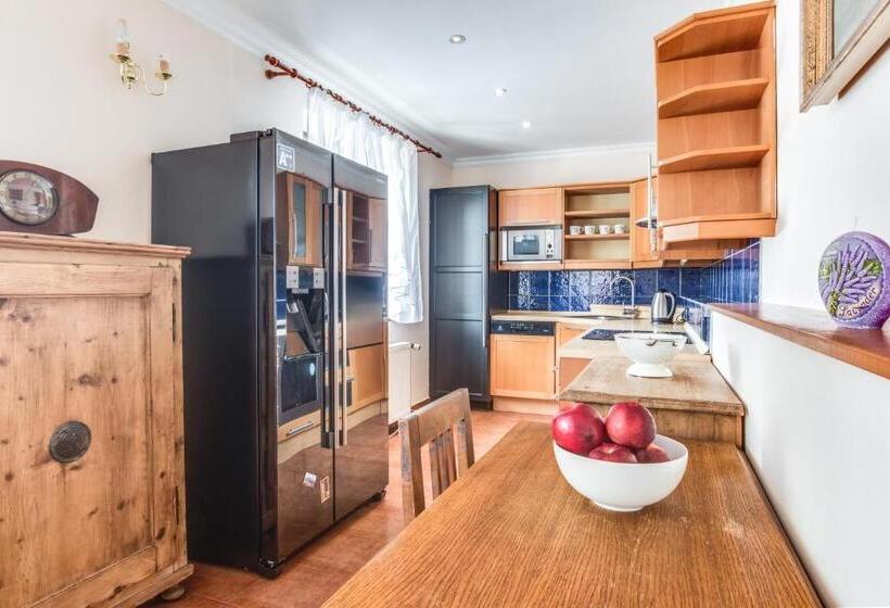 Семейное Студио, Penzion A Restaurace Nad Hradem