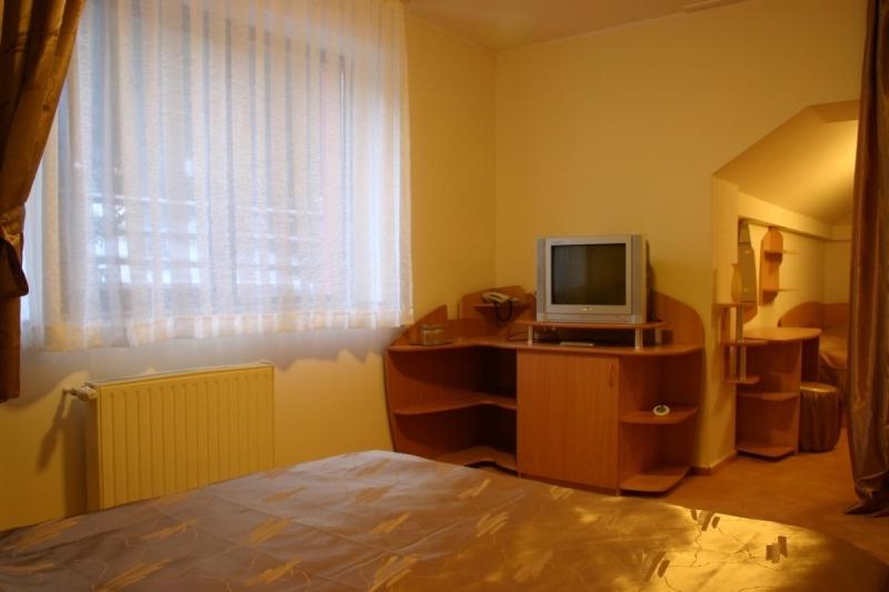 جناح جونيور, Pensiunea Turistica Delmonte Holiday