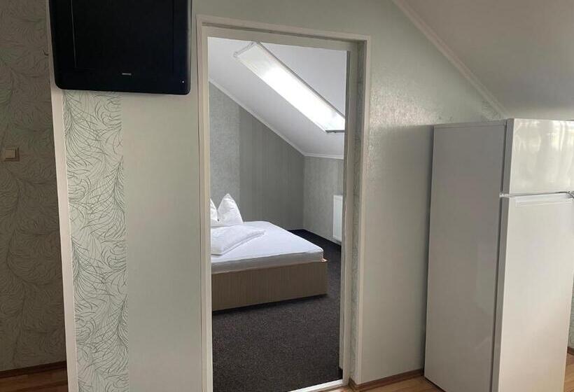 جناح, Pension Regal