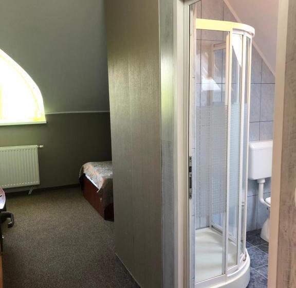 غرفة قياسية فردية, Pension Regal