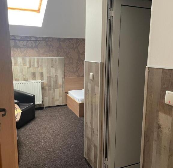 غرفة قياسية, Pension Regal