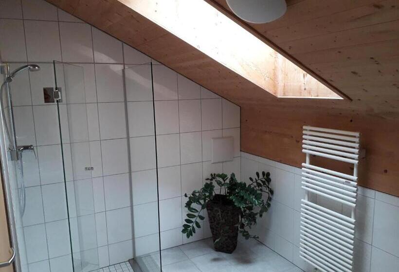 غرفة قياسية ثلاثية, Haus Hagspiel