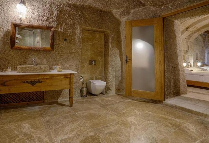اتاق استاندارد سه نفره, Hera Cave Suites