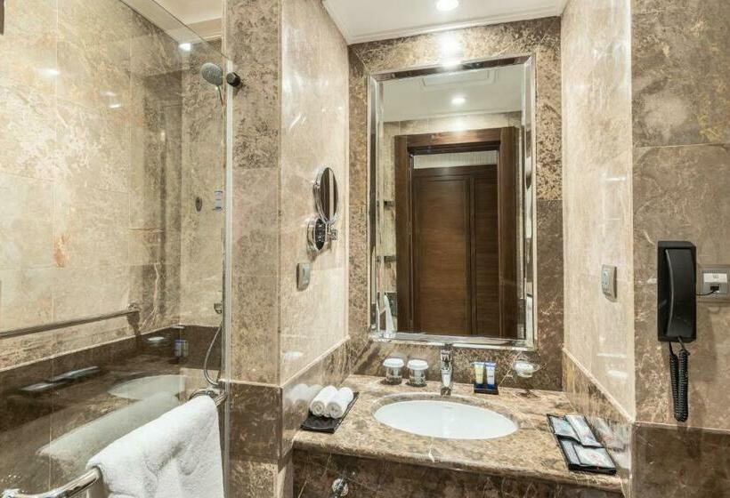 キングサイズベッドのスタンダードルーム, Millennium Makkah Al Naseem