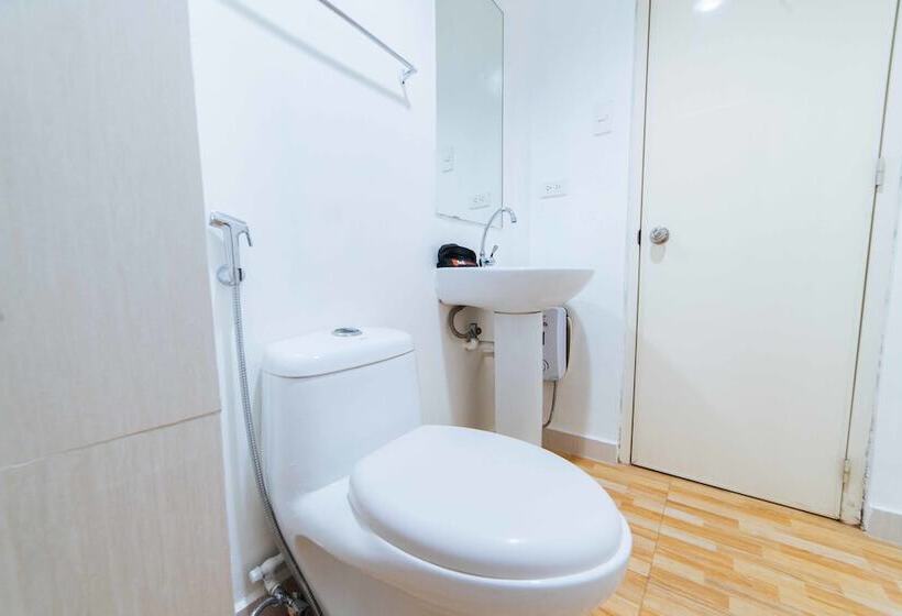 Номер Стандарт, Reddoorz At Tjmg By Bel Air Polaris Makati