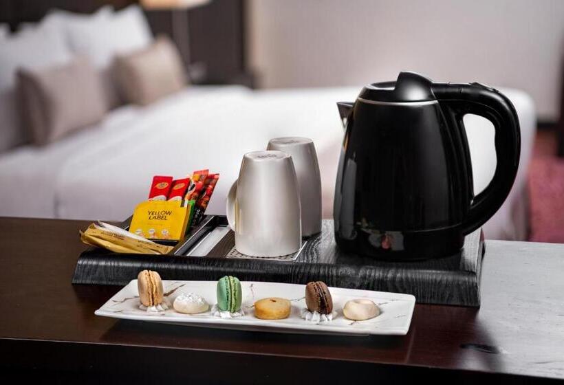 Номер Классика Кровать Кинг, Taiba Front