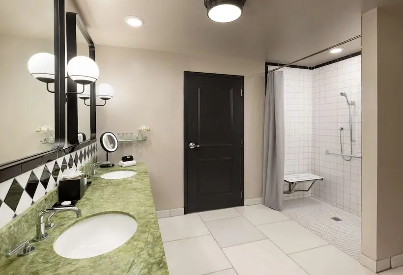 اتاق لوکس با چشم‌انداز شهر, The Candler Hotel Atlanta, Curio Collection By Hilton
