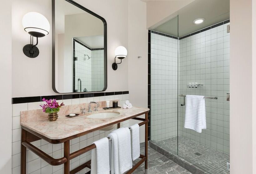חדר דלוקס נוף לעיר, The Candler Hotel Atlanta, Curio Collection By Hilton