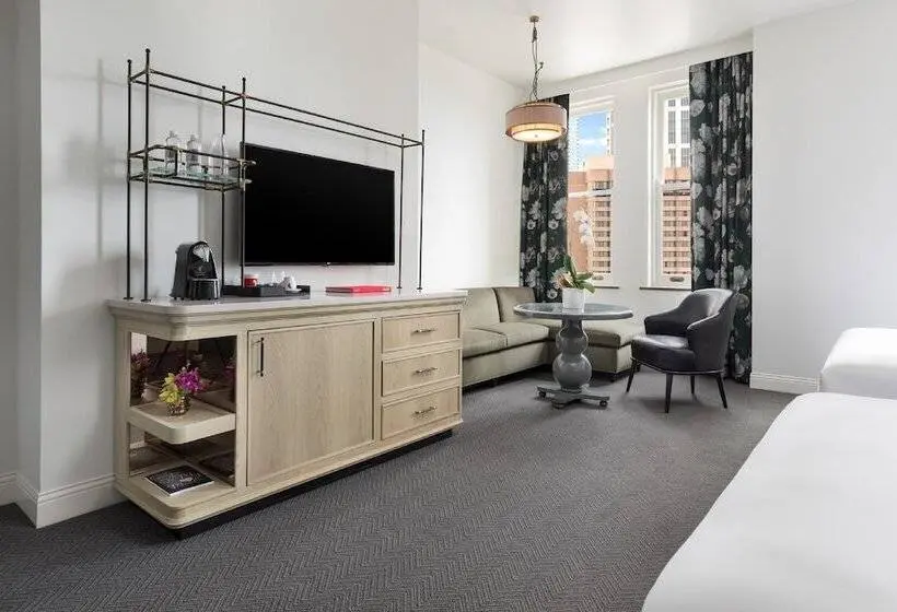 اتاق لوکس با چشم‌انداز شهر, The Candler Hotel Atlanta, Curio Collection By Hilton