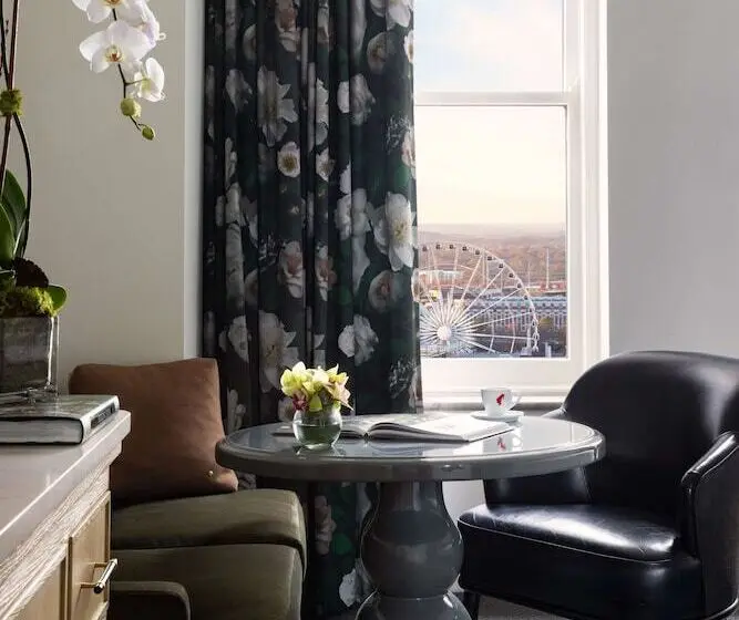 اتاق لوکس با چشم‌انداز شهر, The Candler Hotel Atlanta, Curio Collection By Hilton