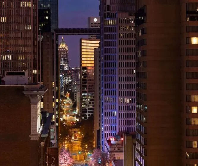 مجموعه ویستا شهر, The Candler Hotel Atlanta, Curio Collection By Hilton