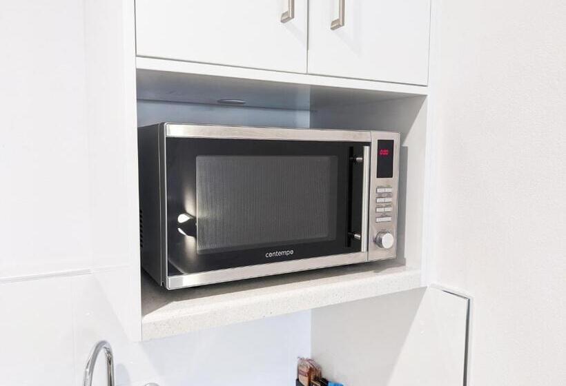 اتاق خانوادگی, Casa Nostra Motel Mackay